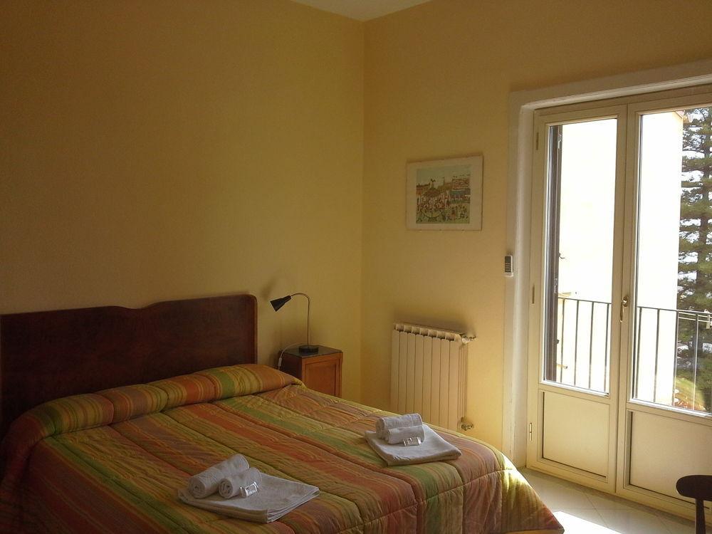Della Posta Vecchia Couette-café 2*
